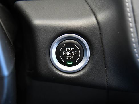 Used 2023 GMC Yukon XL SLE image 32