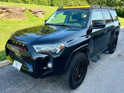 Used 2021 Toyota 4Runner SR5 AWD/4WD image 2