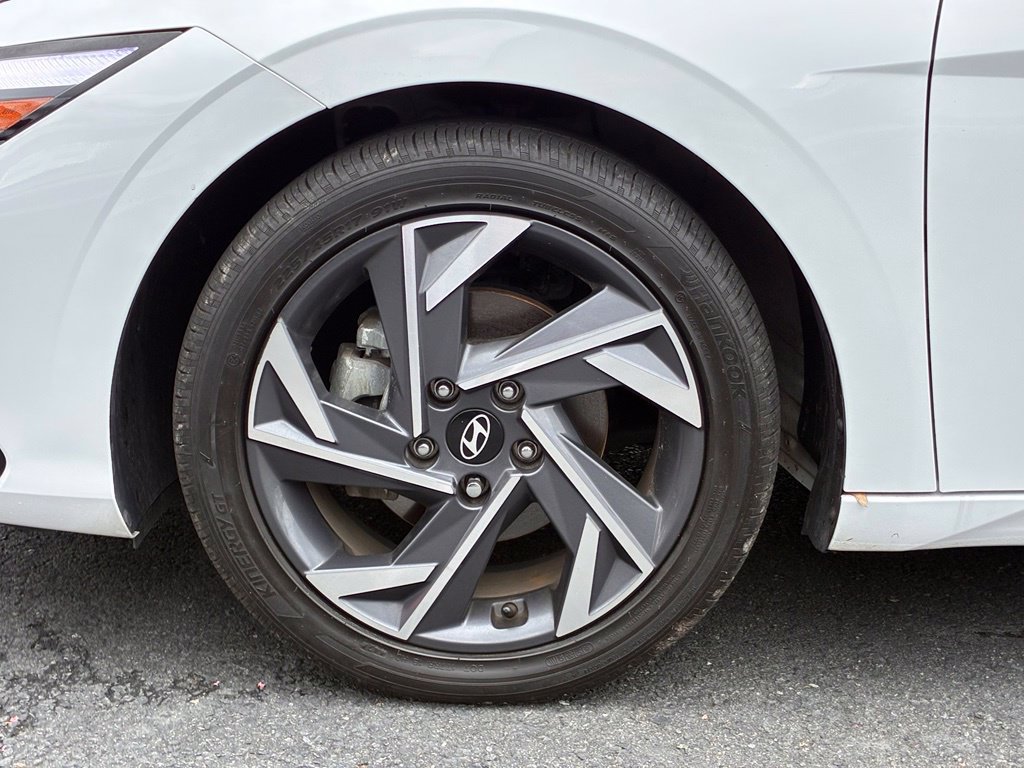 Certified 2025 Hyundai Elantra Limited FWD image 48