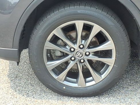 Used 2018 Toyota RAV4 Limited FWD image 4
