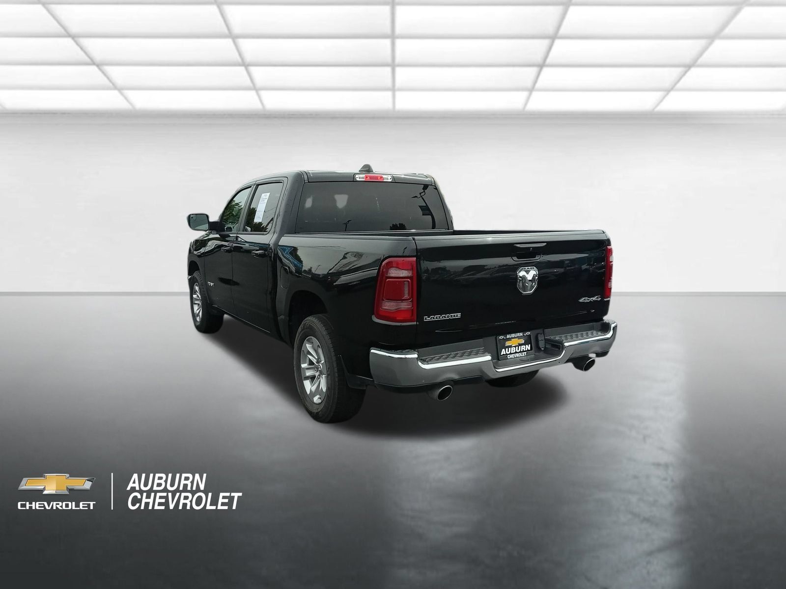Used 2024 RAM 1500 Laramie AWD/4WD image 5