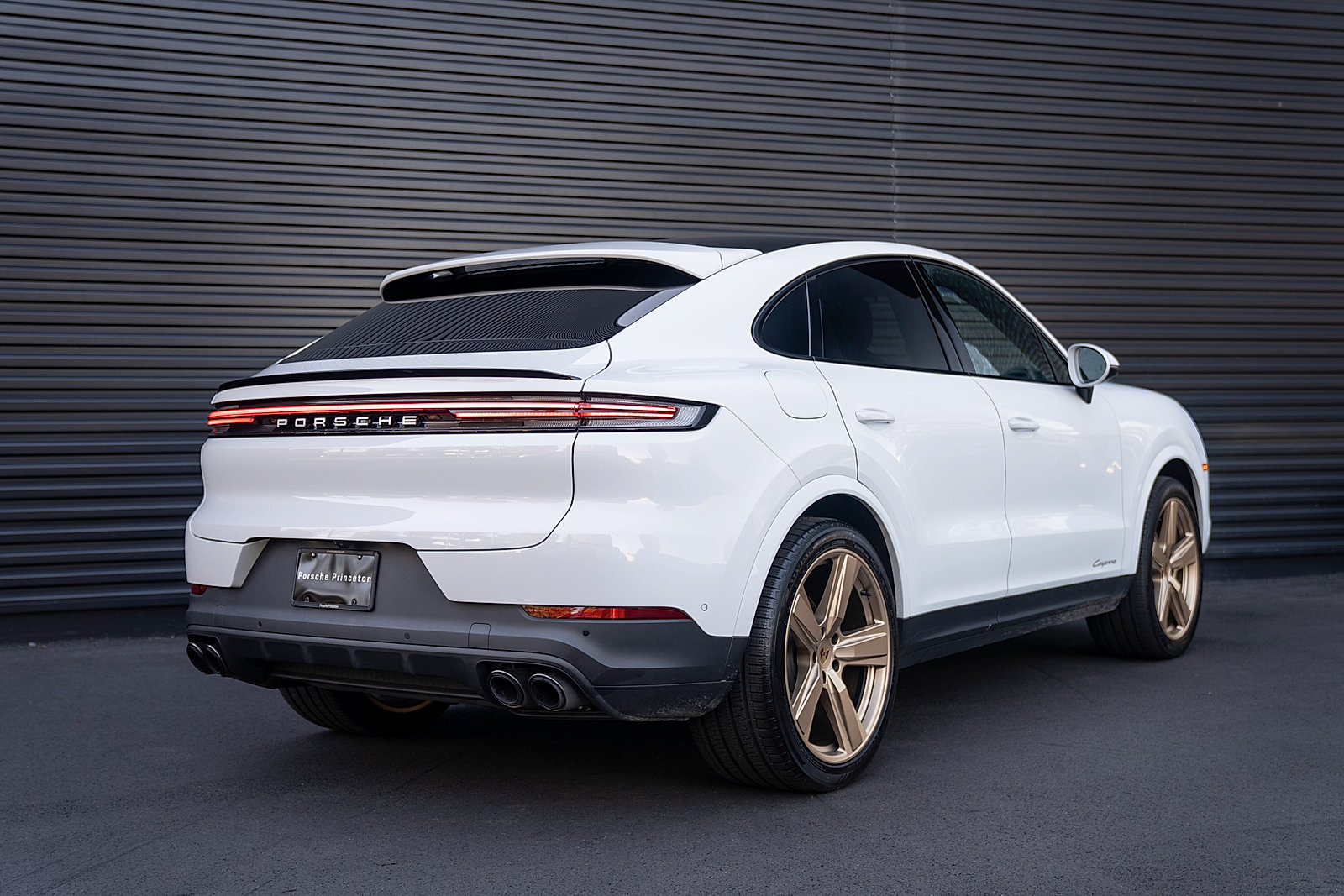 Used 2025 Porsche Cayenne Coupe AWD/4WD image 29