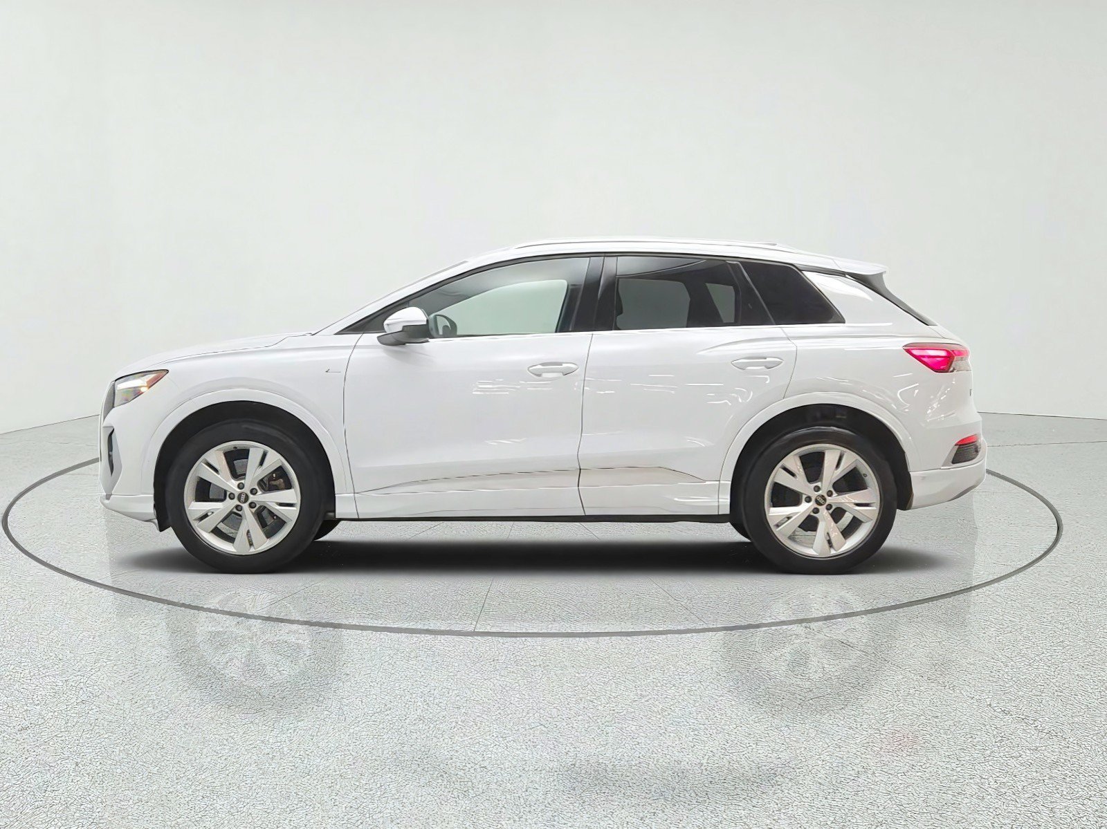 Used 2023 Audi Q4 e-tron Premium Plus w/ Premium Plus AWD/4WD image 8