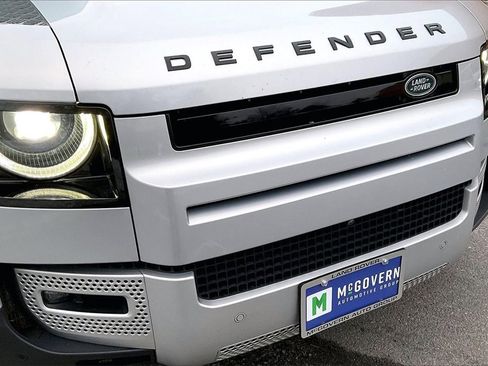 Used 2023 Land Rover Defender 110 SE image 32