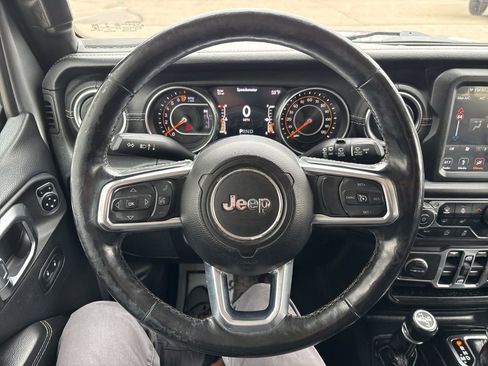 Used 2018 Jeep Wrangler Unlimited Sahara w/ Uconnect 4C Nav & Sound Group image 18