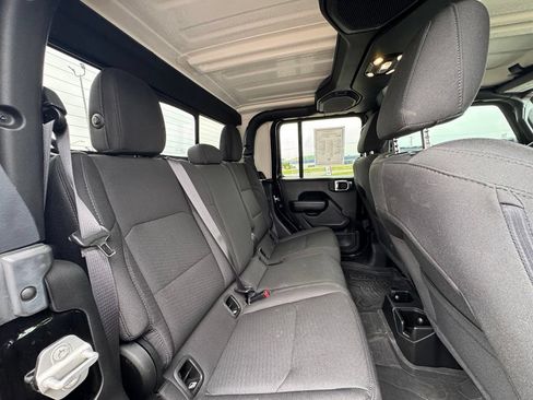 Used 2023 Jeep Gladiator Sport AWD/4WD image 38