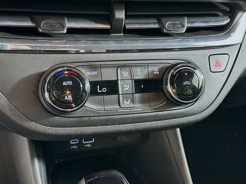 Used 2025 Buick Envista Preferred image 23