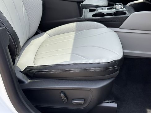 New 2025 Ford Escape SE w/ PHEV Premium Package image 13