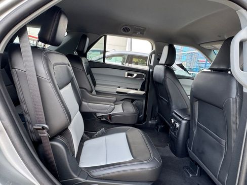 Used 2024 Ford Explorer XLT w/ Equipment Group 202A AWD/4WD image 28