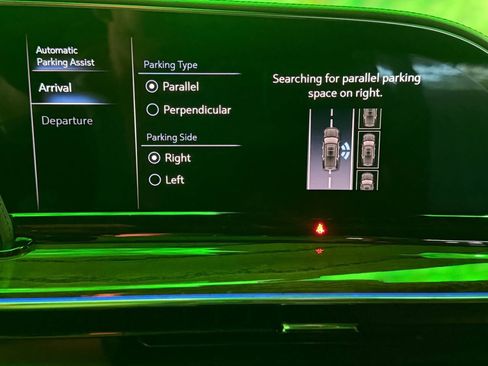 Used 2021 Cadillac Escalade ESV Sport Platinum image 28