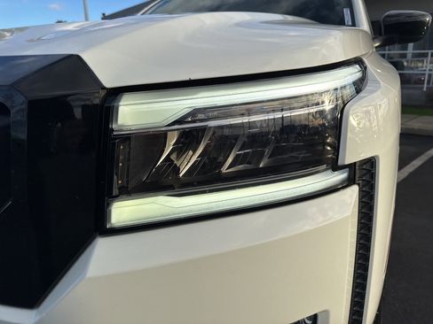 Used 2023 Nissan Frontier SV w/ Midnight Edition Package image 13