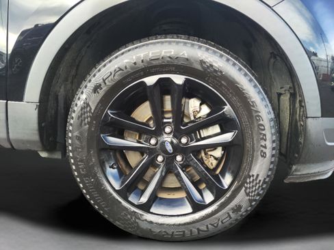 Used 2018 Ford Explorer XLT image 31