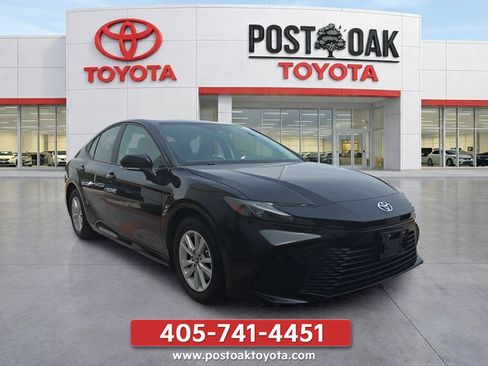 Used 2025 Toyota Camry LE FWD image 7