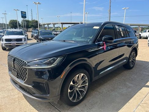 Used 2025 Lincoln Aviator Reserve AWD/4WD image 13