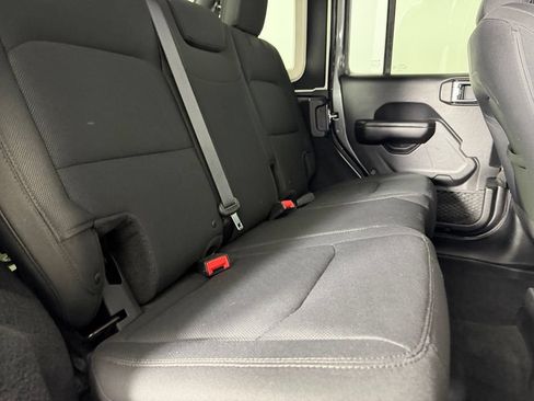 Used 2018 Jeep Wrangler Unlimited Sport S AWD/4WD image 28