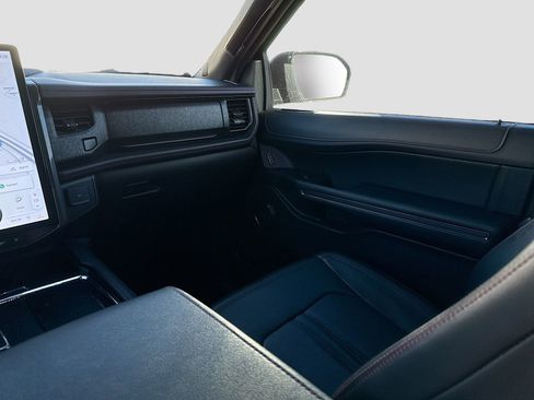 Used 2022 Ford Expedition Limited image 29