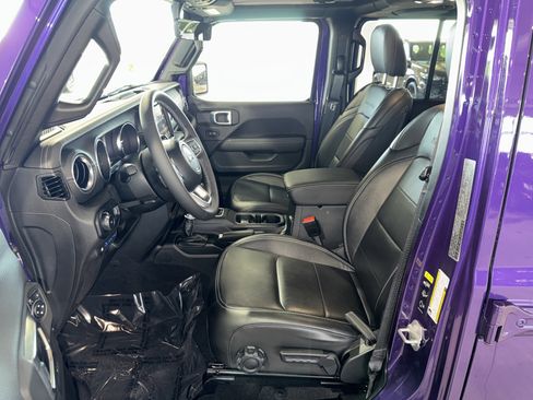 Used 2023 Jeep Wrangler Unlimited Sahara AWD/4WD image 19