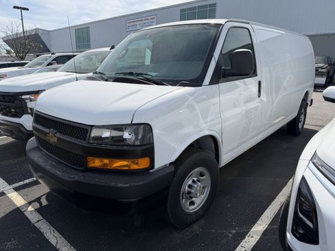 New 2026 Chevrolet Express 3500 Extended w/ Driver Convenience Package RWD image 4