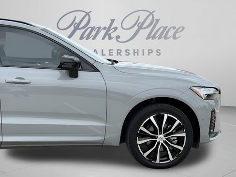 Used 2025 Volvo XC60 B5 Plus AWD/4WD image 37