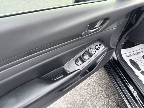 Used 2025 Nissan Altima 2.5 S image 12