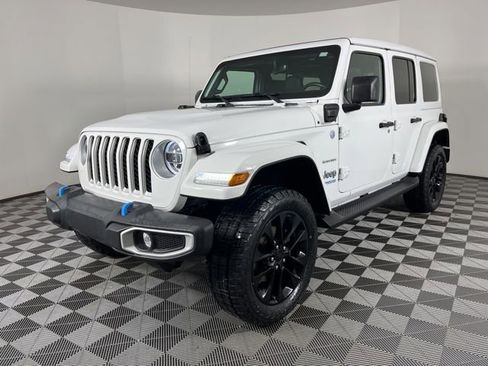 Used 2022 Jeep Wrangler Unlimited Sahara w/ Cold Weather Group image 5