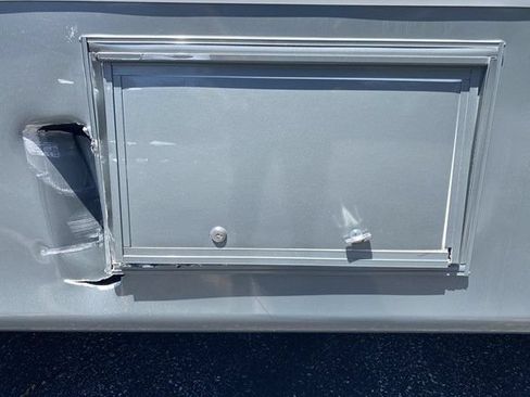 Used 2014 Ford F550 2WD Regular Cab Super Duty image 49