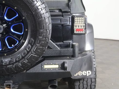 Used 2016 Jeep Wrangler Unlimited Sahara w/ Connectivity Group AWD/4WD image 13