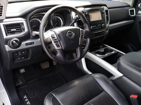 Used 2018 Nissan Titan S AWD/4WD image 10