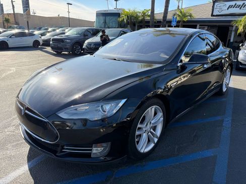 Used 2015 Tesla Model S 70 image 3