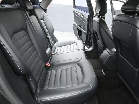 Used 2018 Ford Fusion SE image 7