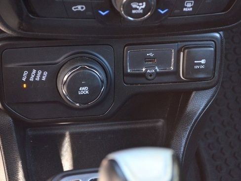 Used 2023 Jeep Renegade Latitude image 30