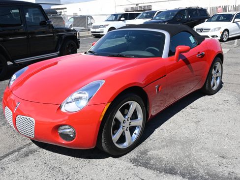 Used 2006 Pontiac Solstice Convertible w/ Power Package image 2