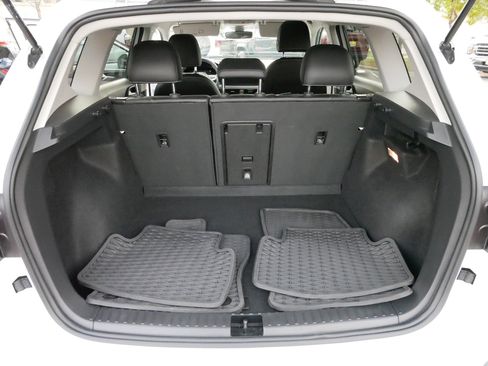 Certified 2023 Volkswagen Taos SE w/ Panoramic Sunroof Package image 18