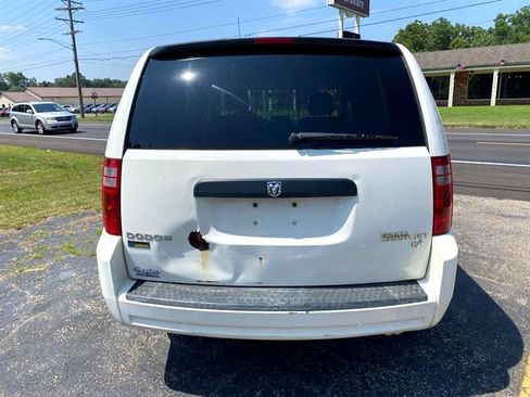 Used 2010 Dodge Grand Caravan image 3
