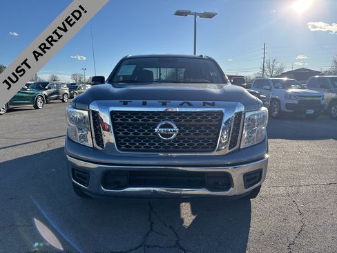 Used 2018 Nissan Titan SV image 2