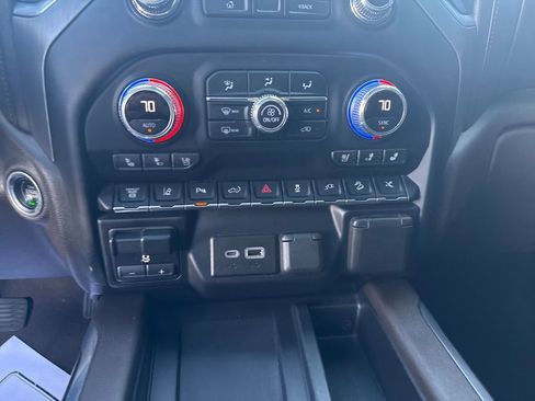 Used 2021 GMC Sierra 2500 Denali w/ Denali Black Diamond Edition image 23