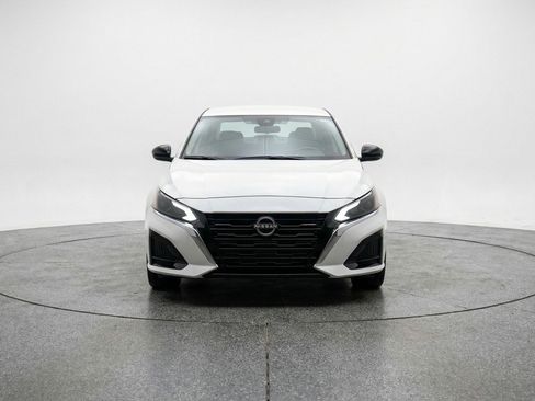 Used 2025 Nissan Altima 2.5 SV image 2