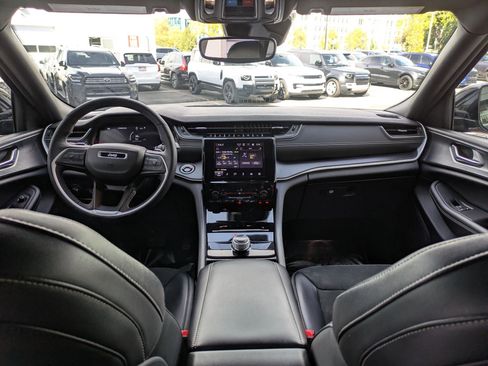 Used 2024 Jeep Grand Cherokee Altitude image 25