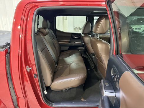 Used 2016 Toyota Tacoma Limited w/ Towing Package image 13