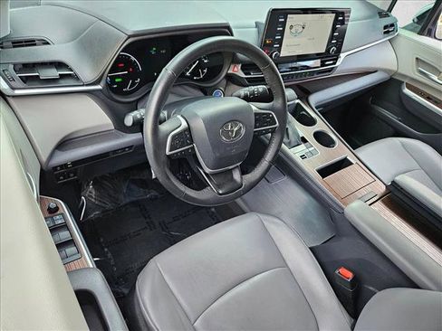 Used 2022 Toyota Sienna XLE FWD image 10