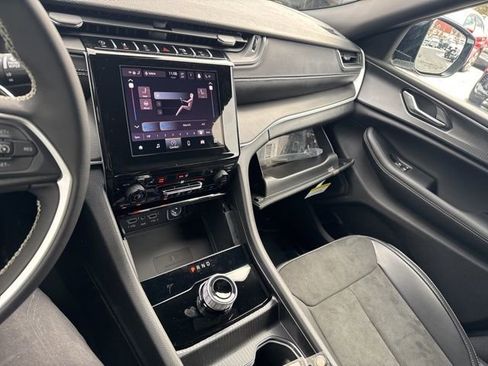 New 2025 Jeep Grand Cherokee Altitude image 24