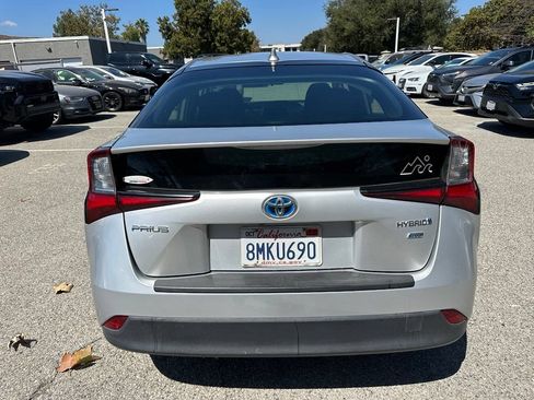 Used 2020 Toyota Prius L Eco w/ Carpet Mat Package FWD image 3