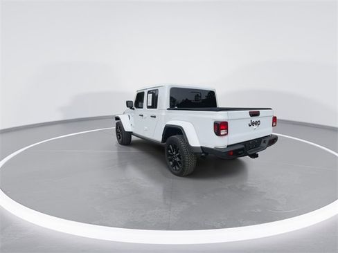 Used 2025 Jeep Gladiator Sport image 8