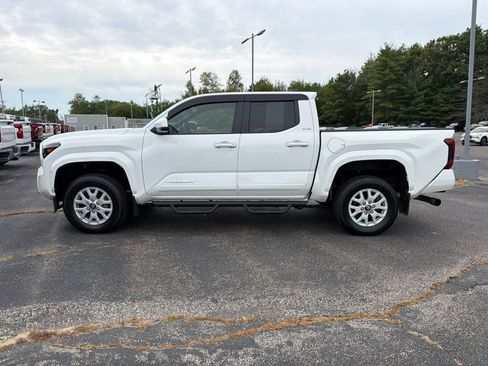 Used 2024 Toyota Tacoma SR5 AWD/4WD image 3