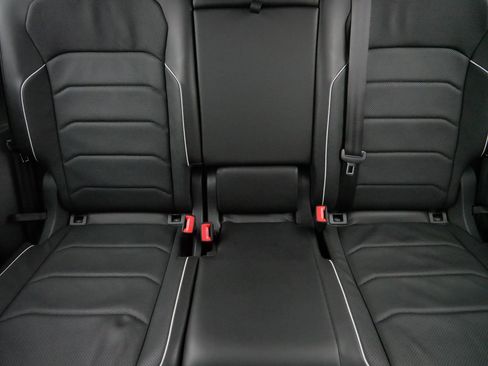 Certified 2022 Volkswagen Tiguan SEL R-Line image 13