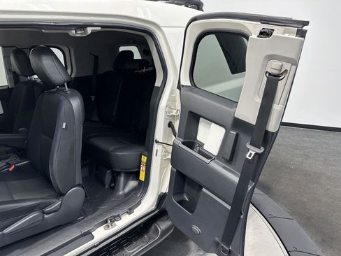 Used 2013 Toyota FJ Cruiser 4WD image 22