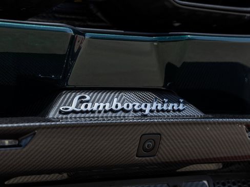 Used 2024 Lamborghini Revuelto image 15