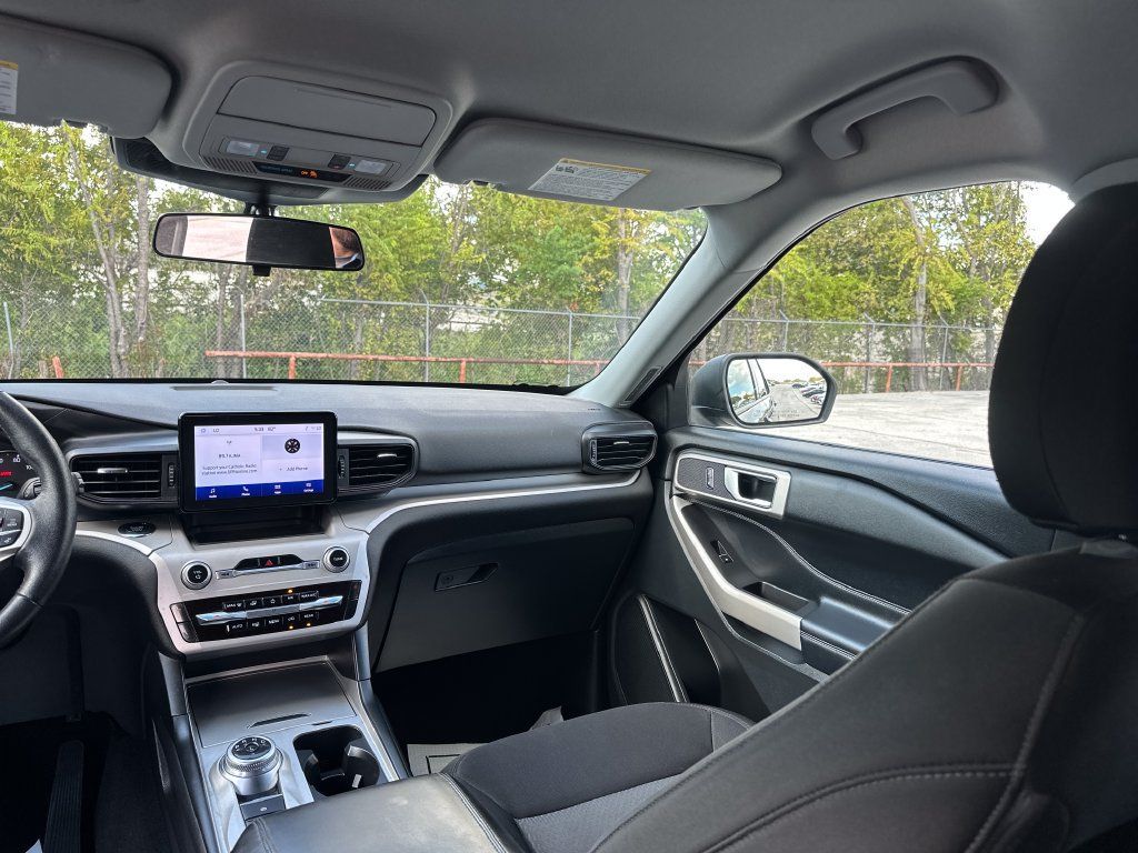 Used 2023 Ford Explorer XLT RWD image 18