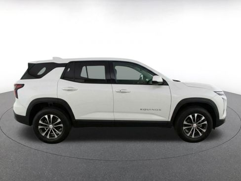 Used 2025 Chevrolet Equinox LT FWD image 10