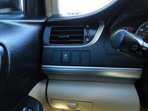 Used 2013 Toyota Camry LE image 32